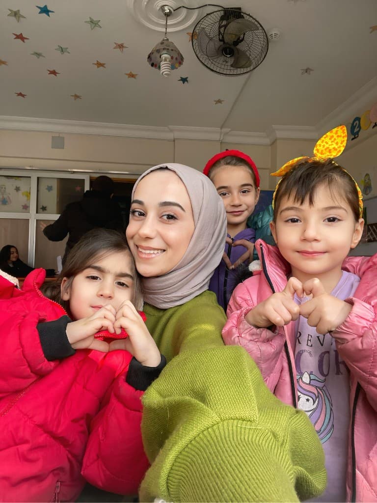 Öğretmen ve öğrencilerden bir an