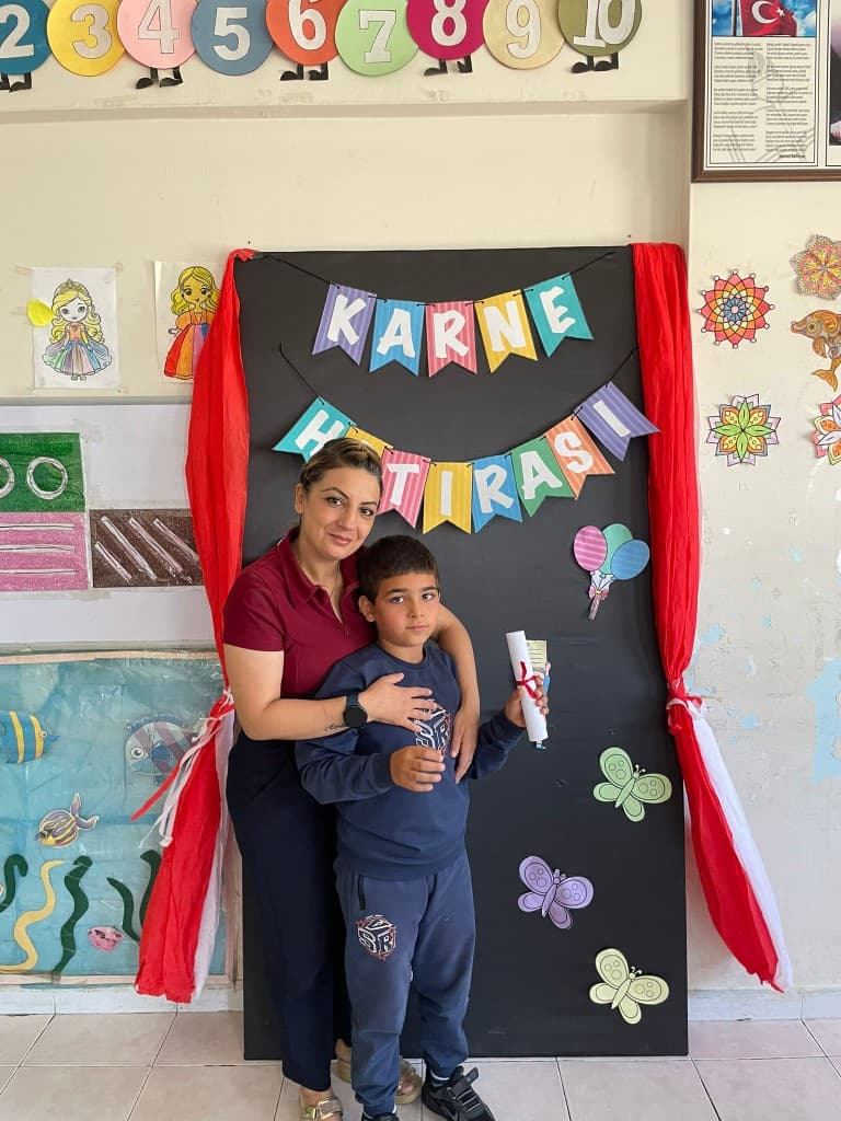 Öğrenci ve eğitmenle kare